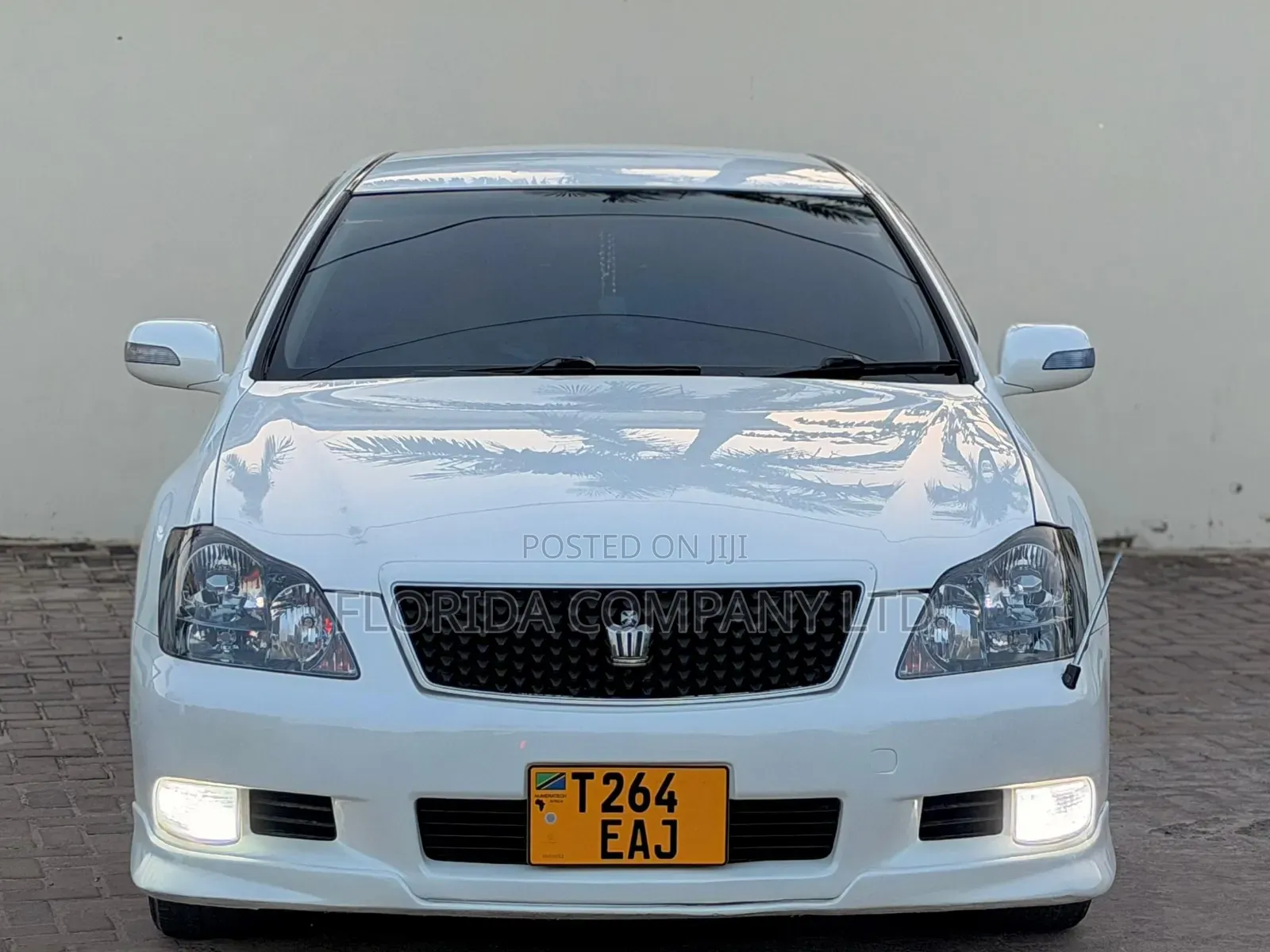 Toyota Crown 2009 White