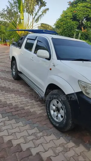 Toyota Hilux 2012 White