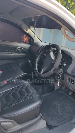 Toyota Hilux 2012 White