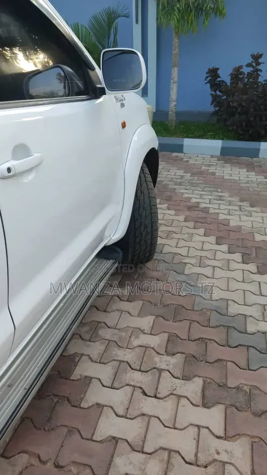 Toyota Hilux 2012 White