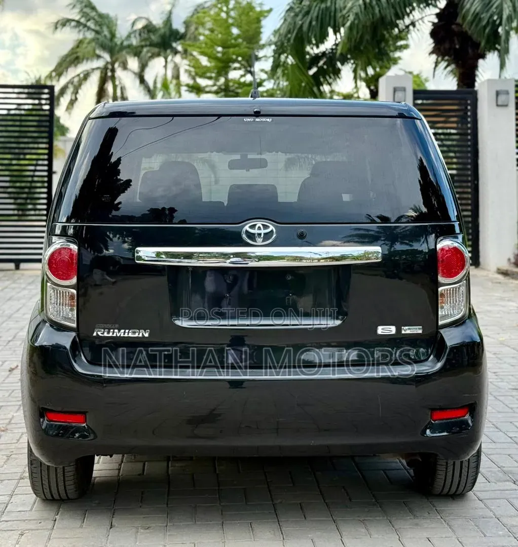 Toyota Corolla Rumion 2009 Black