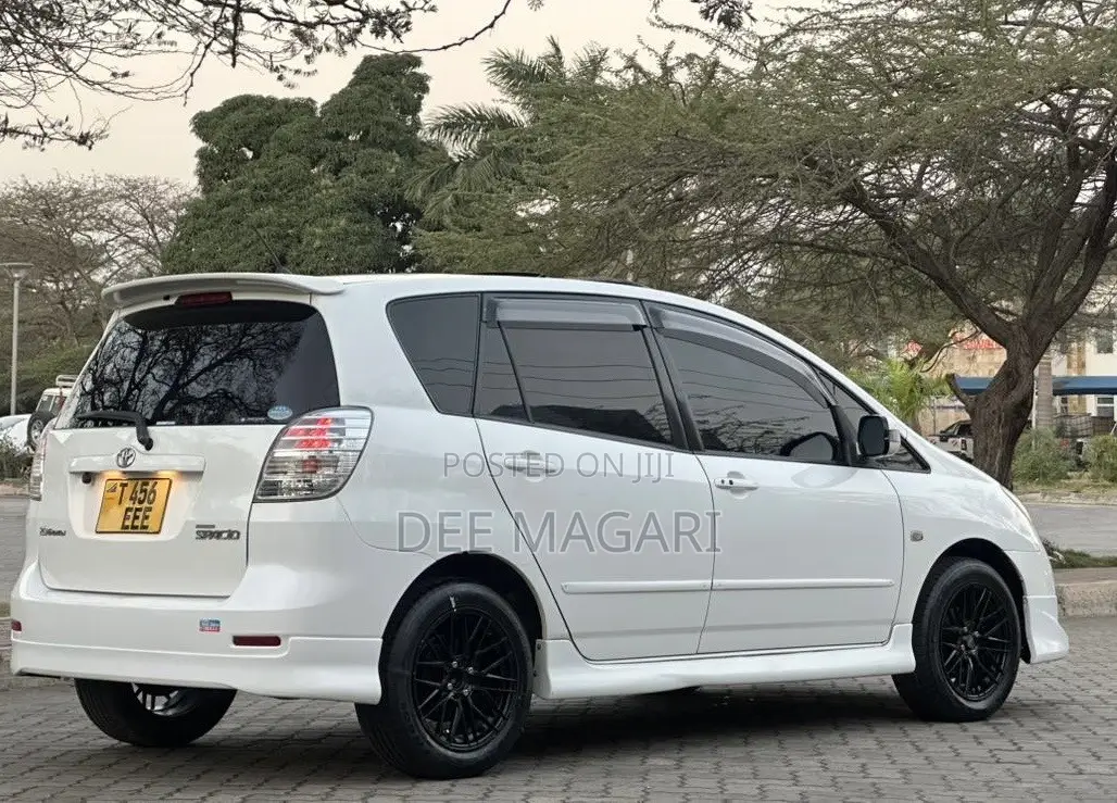 Toyota Corolla Spacio 2004 White