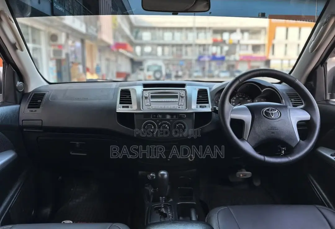 Toyota Hilux WORKMATE 4x4 2015 Gray