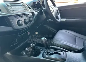 Toyota Hilux WORKMATE 4x4 2015 Gray