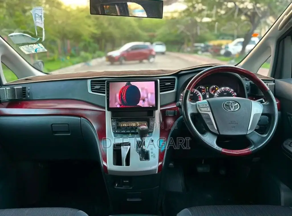 Toyota Vellfire 2010 Maroon