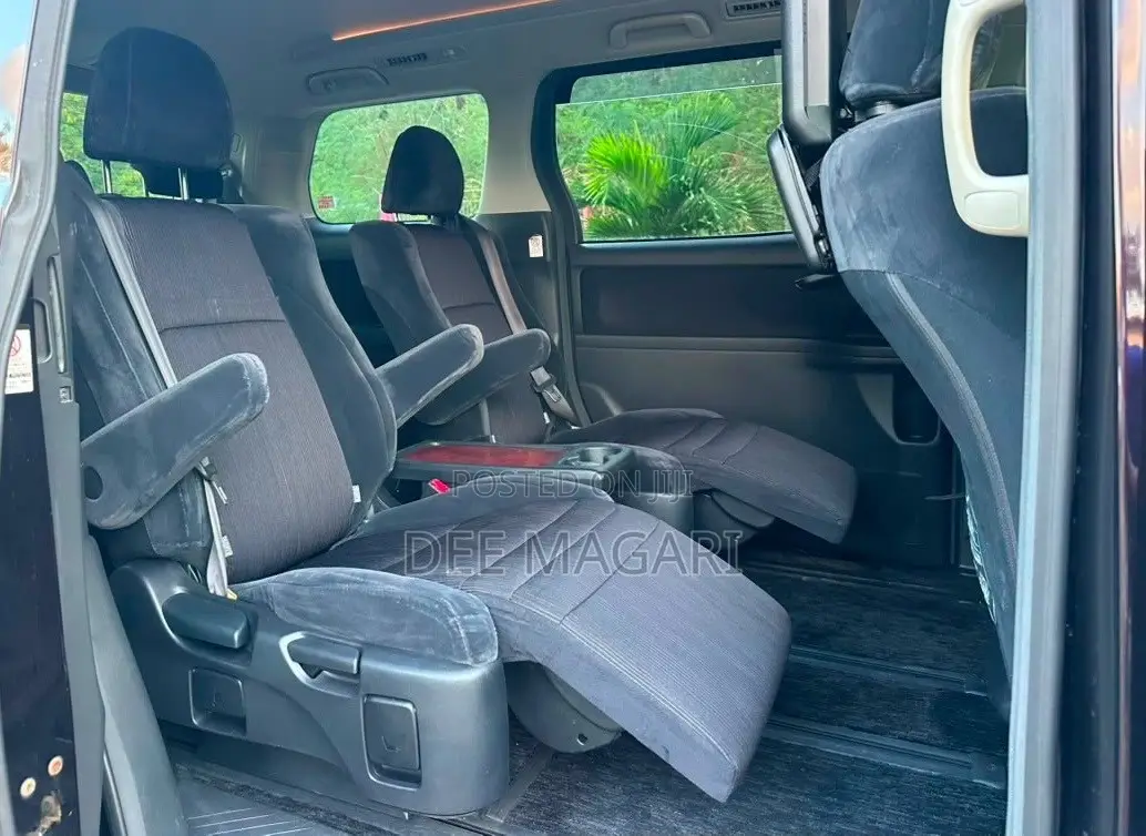 Toyota Vellfire 2010 Maroon