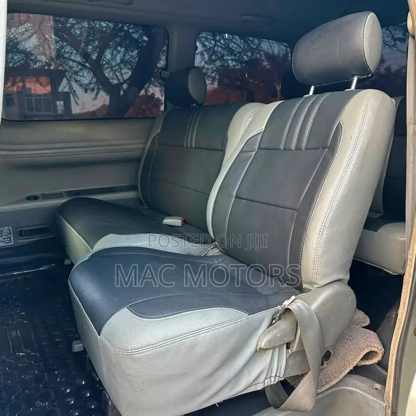 Toyota Noah 2.0 FWD (8 Seater) 2001 Silver