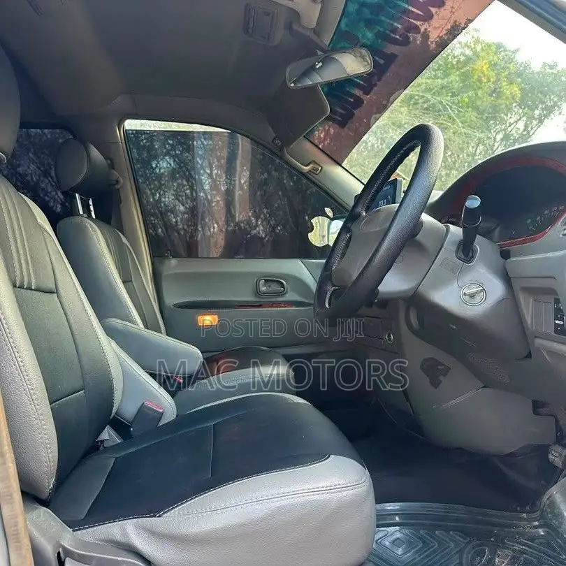 Toyota Noah 2.0 FWD (8 Seater) 2001 Silver