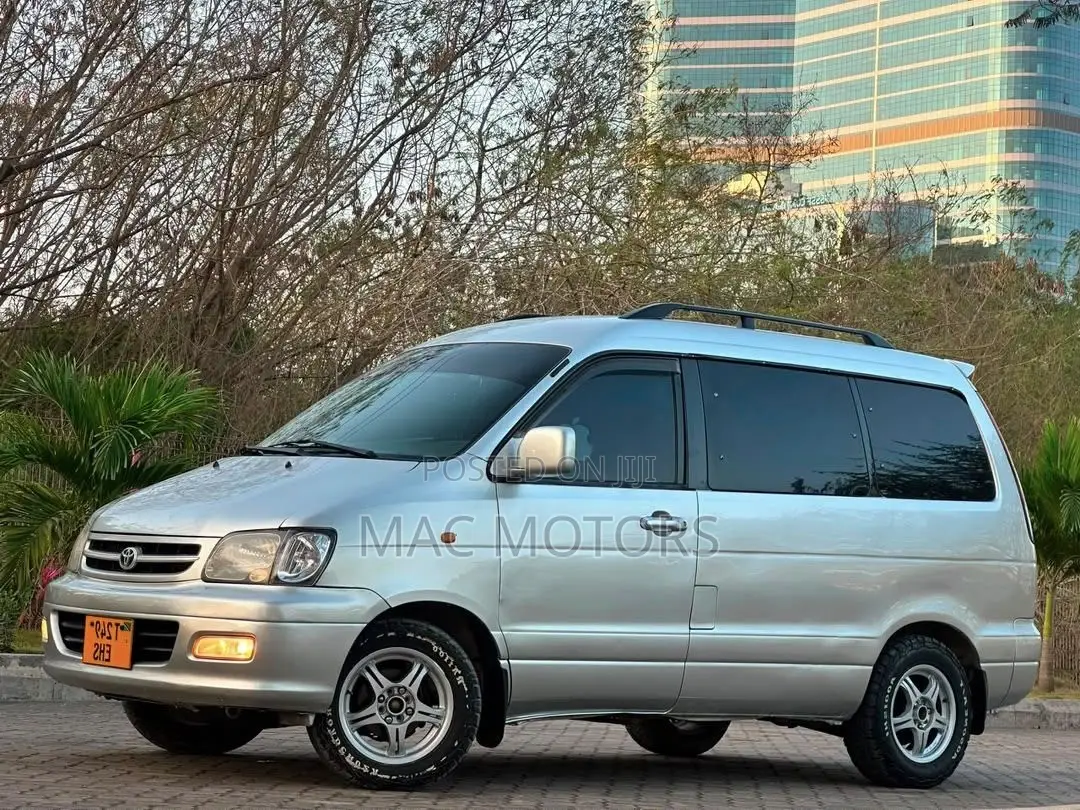 Toyota Noah 2.0 FWD (8 Seater) 2001 Silver