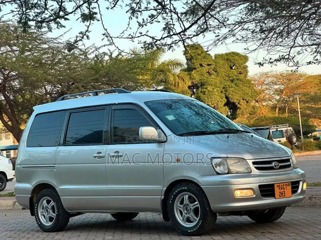 Toyota Noah 2.0 FWD (8 Seater) 2001 Silver