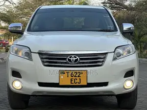 Toyota Vanguard 2009 White