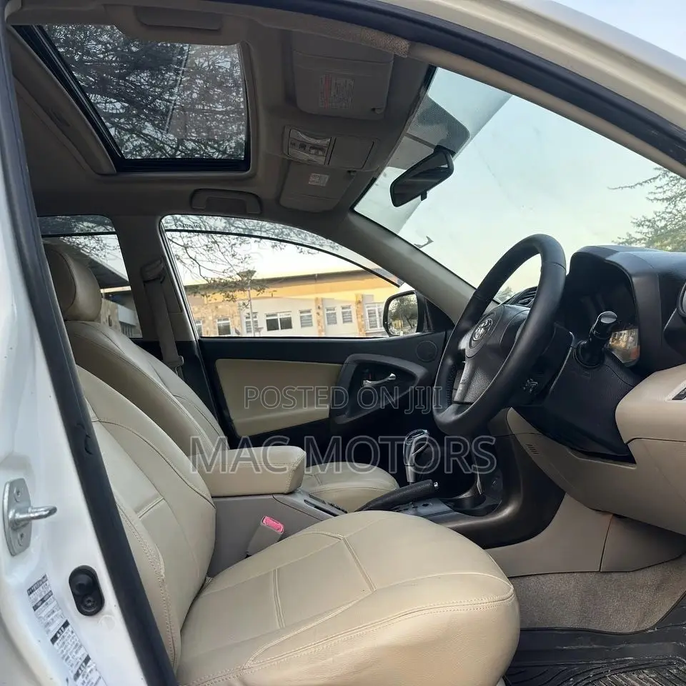 Toyota Vanguard 2009 White