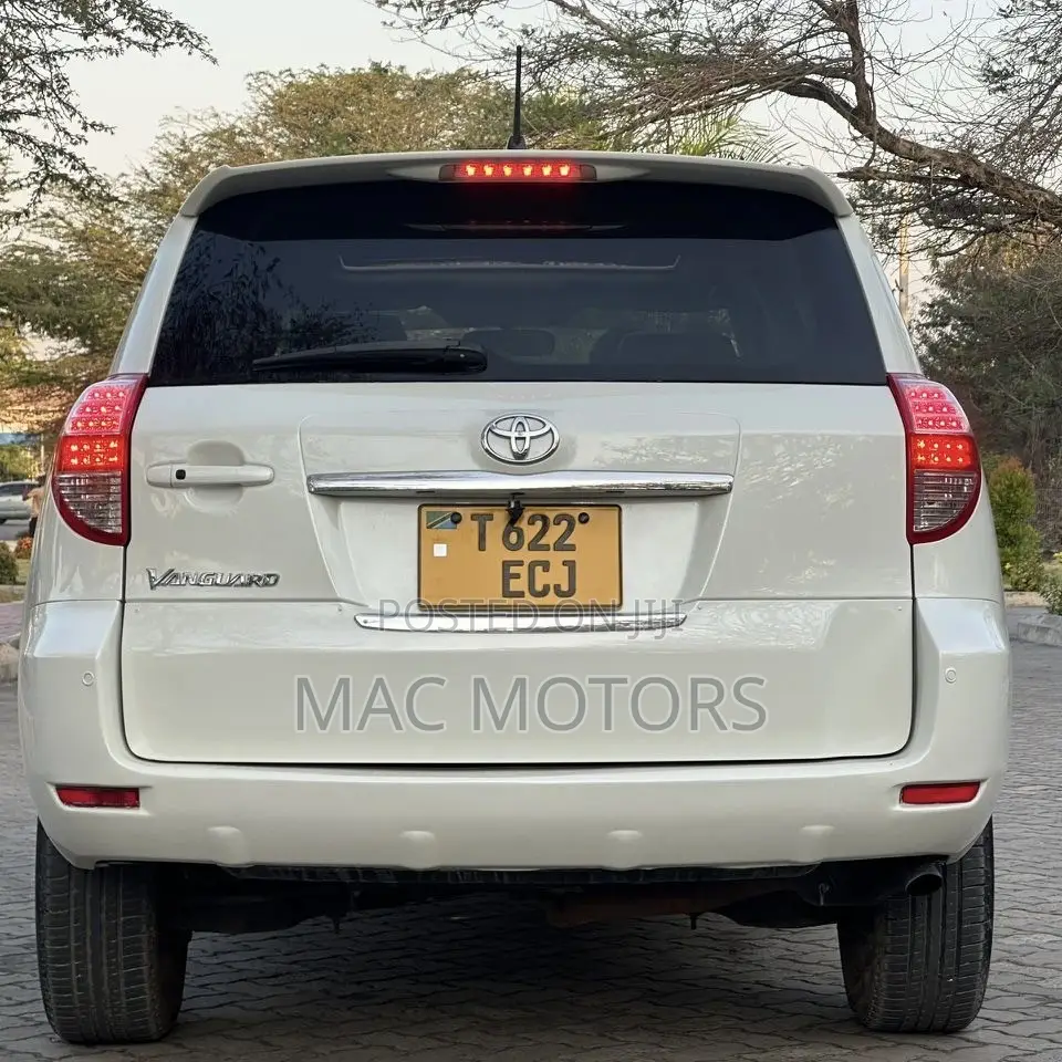 Toyota Vanguard 2009 White