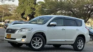 Toyota Vanguard 2009 White