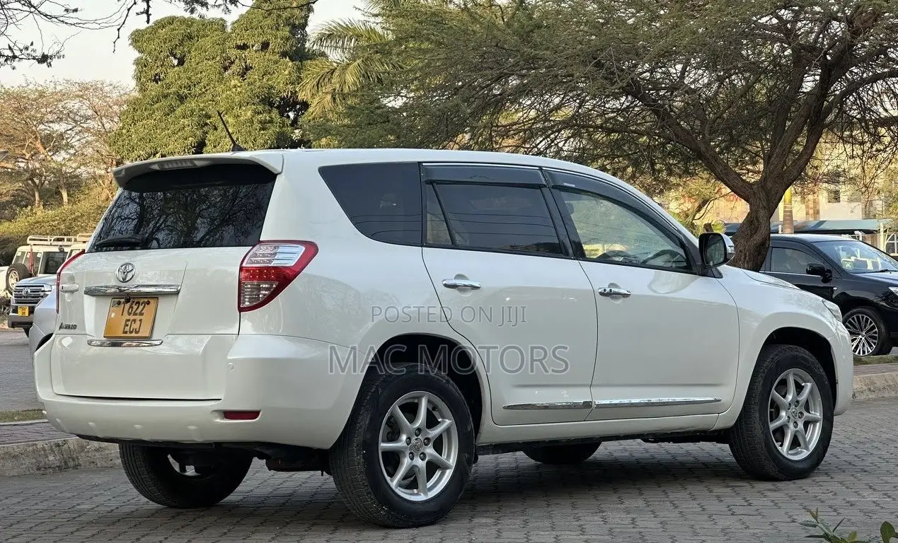 Toyota Vanguard 2009 White
