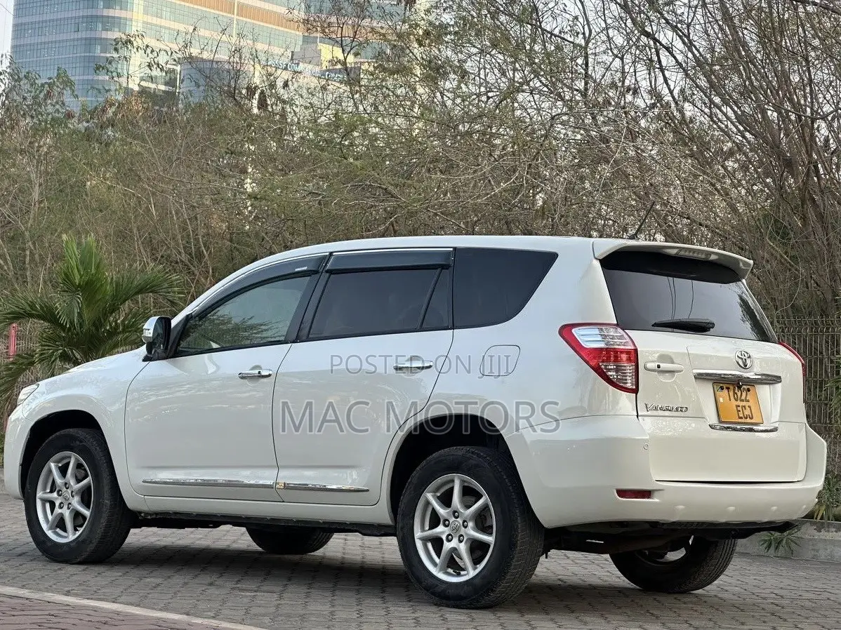 Toyota Vanguard 2009 White