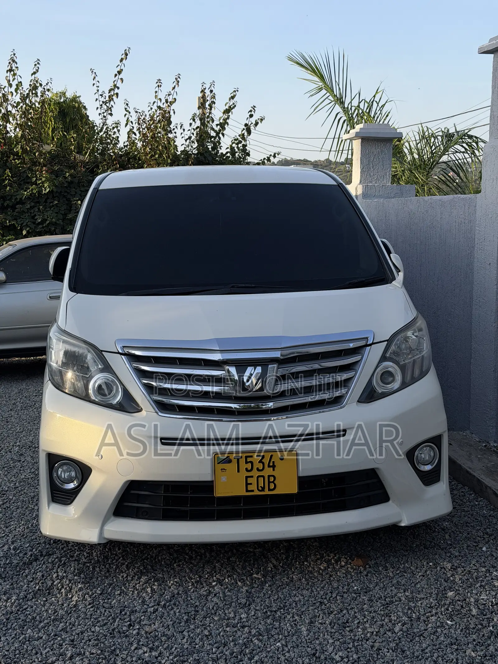 Toyota Alphard 2.4 Petrol FWD 2012 White