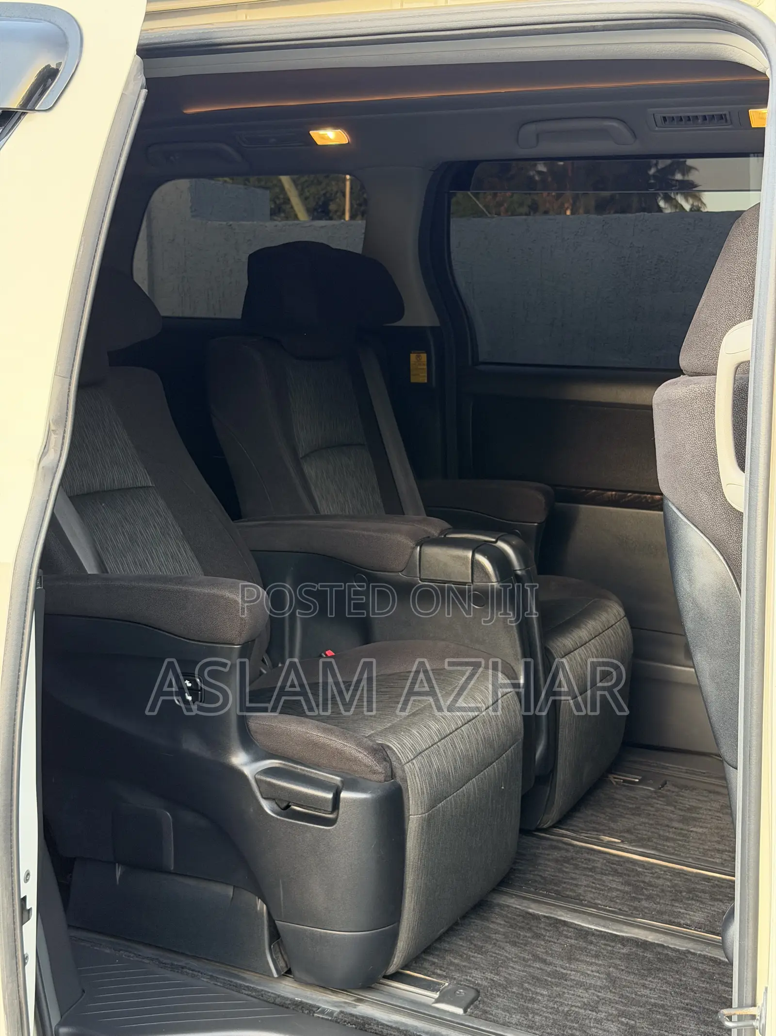 Toyota Alphard 2.4 Petrol FWD 2012 White