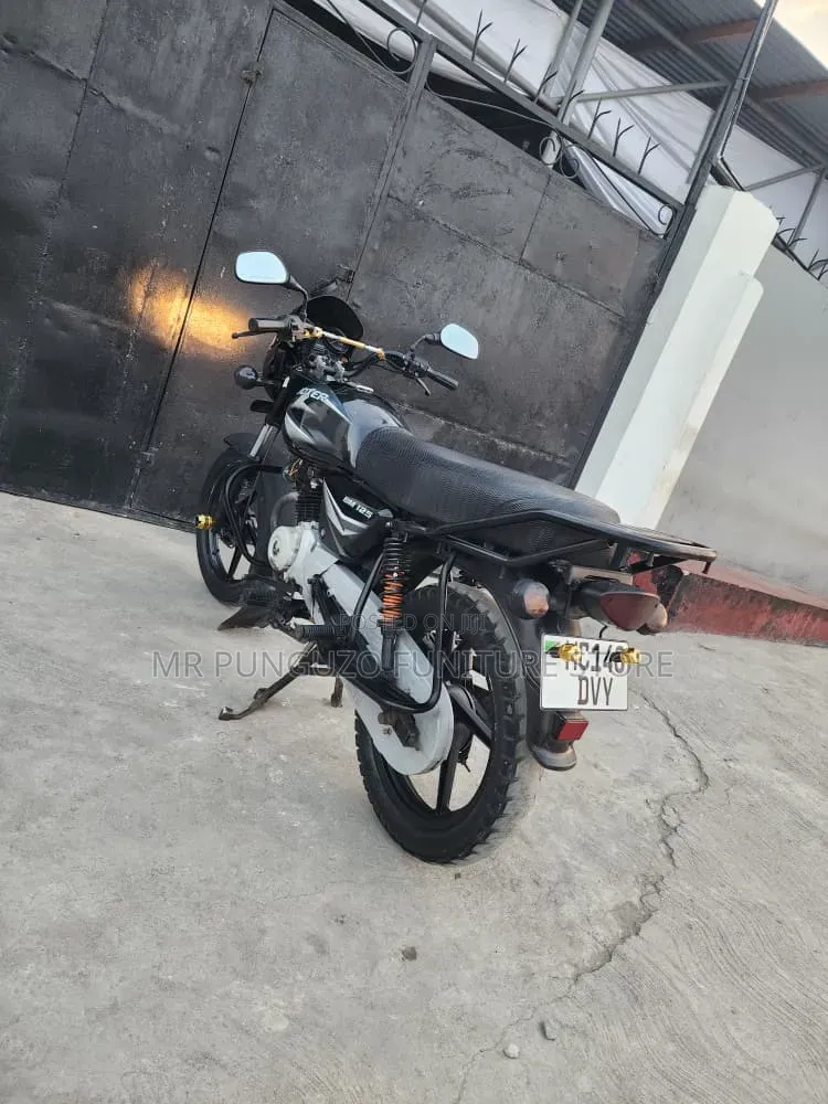 Bajaj Boxer 125 2021 Black