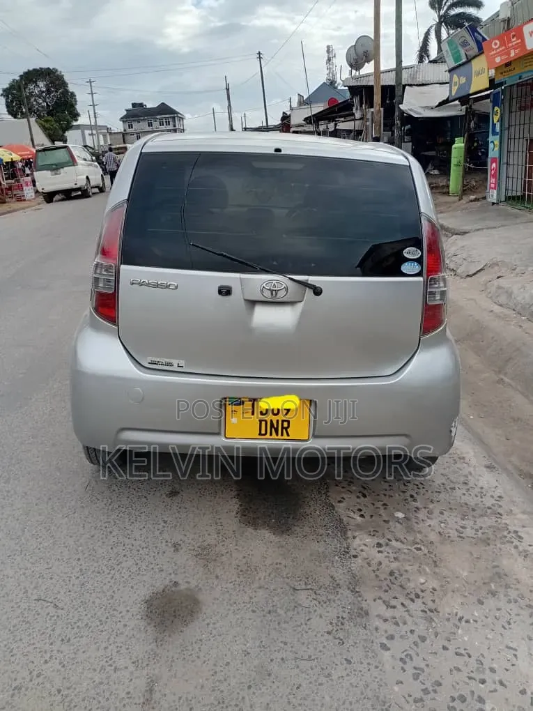 Toyota Passo 2005 Silver