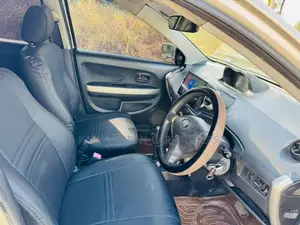 Toyota IST 2005 Gold