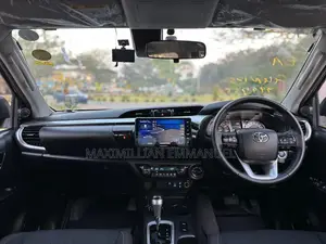 Toyota Hilux 2023 Green