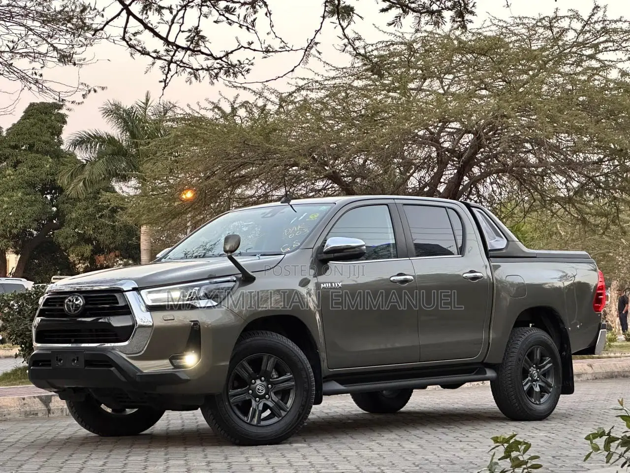 Toyota Hilux 2023 Green