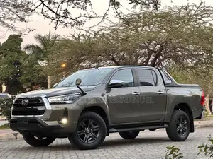 Toyota Hilux 2023 Green