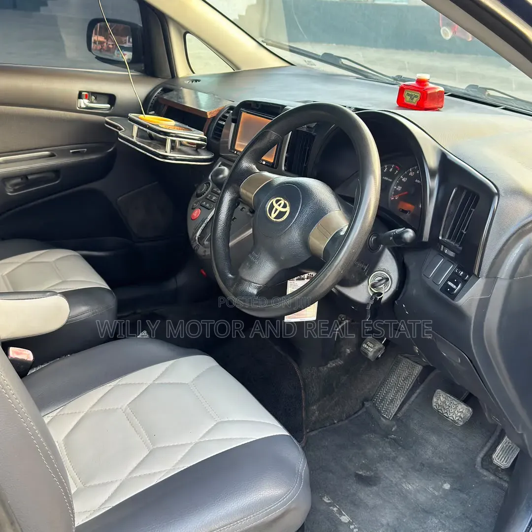 Toyota Wish 2004 Blue