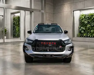 Toyota Hilux 2023 Silver