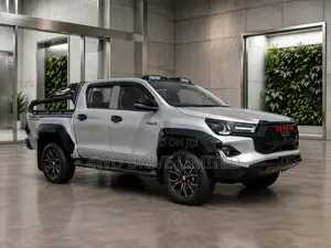 Toyota Hilux 2023 Silver