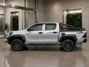 Toyota Hilux 2023 Silver