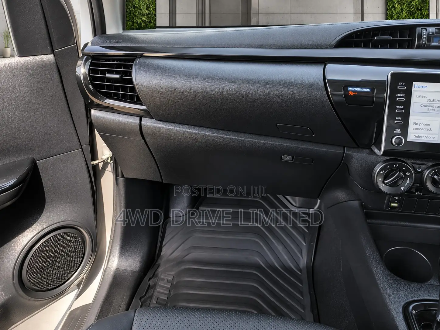 Toyota Hilux 2023 Silver