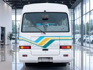 Mitsubishi Fuso Rosa 1996 Yellow