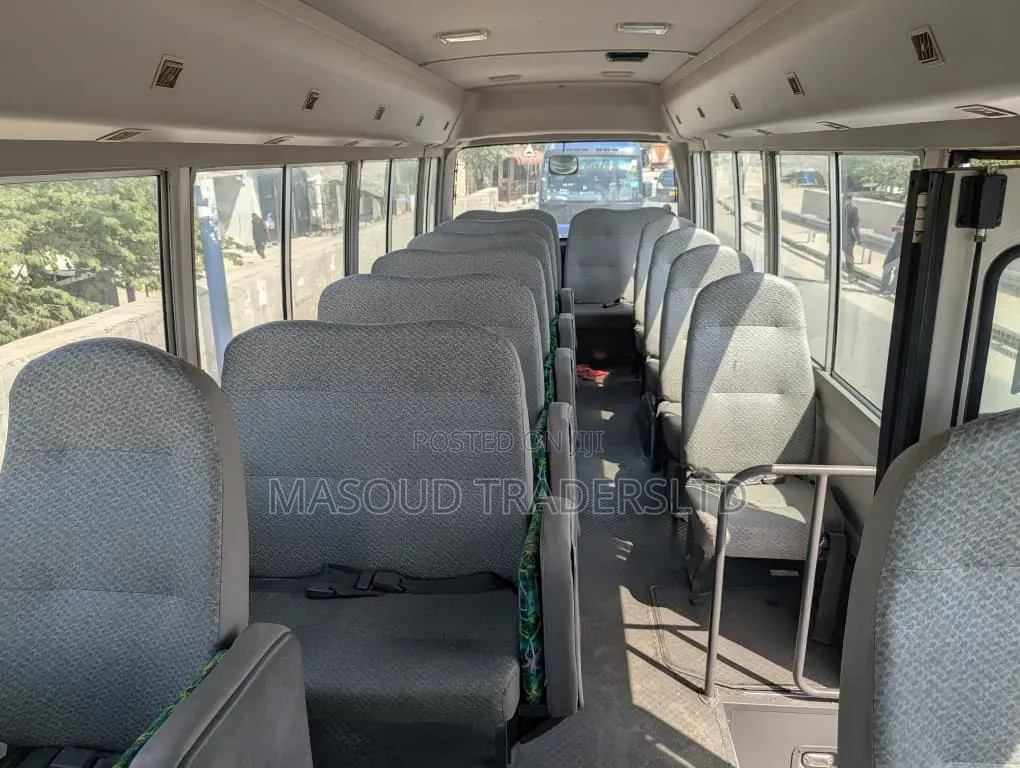 Mitsubishi Fuso Rosa 1996 Yellow