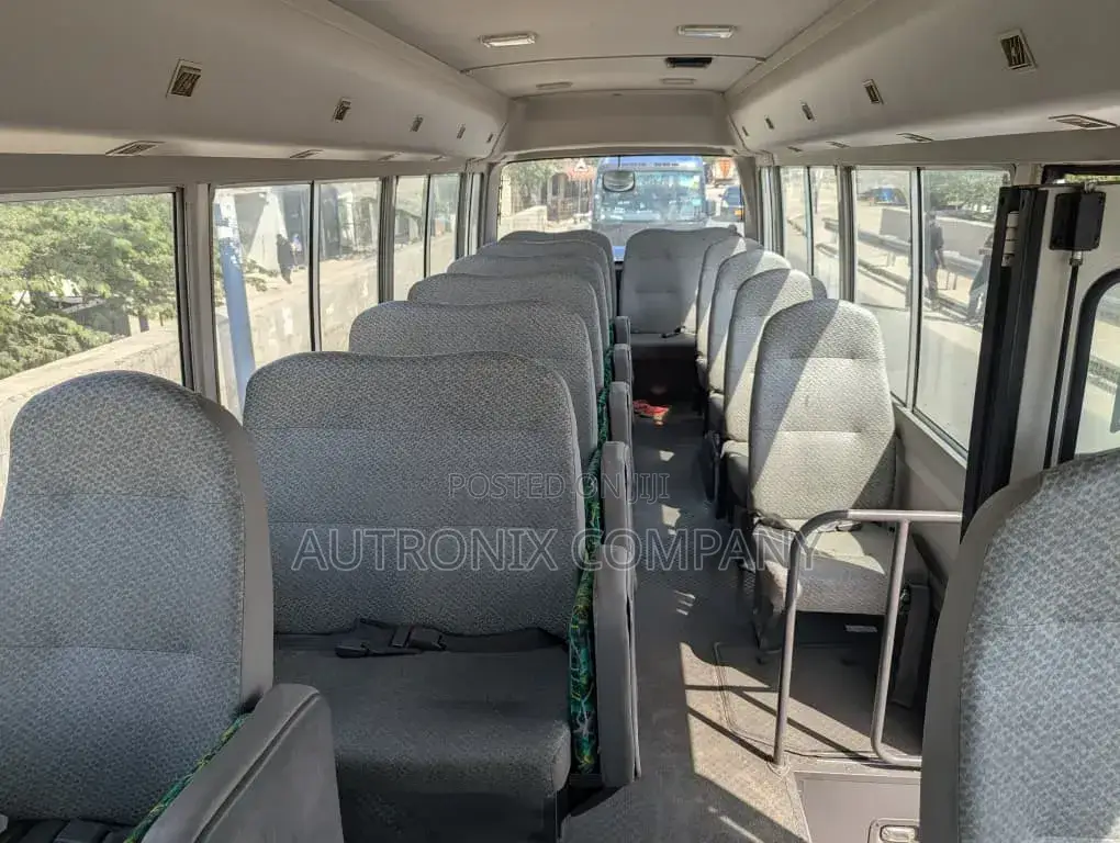 Mitsubishi Fuso Rosa 1996 Yellow