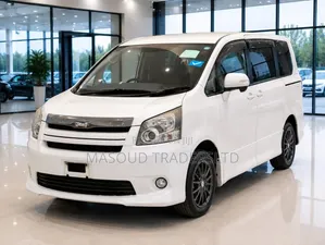 Toyota Noah 2.0 143hp AWD (7 Seater) 2007 White