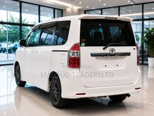 Toyota Noah 2.0 143hp AWD (7 Seater) 2007 White