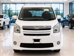 Toyota Noah 2.0 143hp AWD (7 Seater) 2007 White