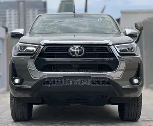 Toyota Hilux 2023 Green