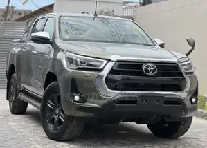 Toyota Hilux 2023 Green