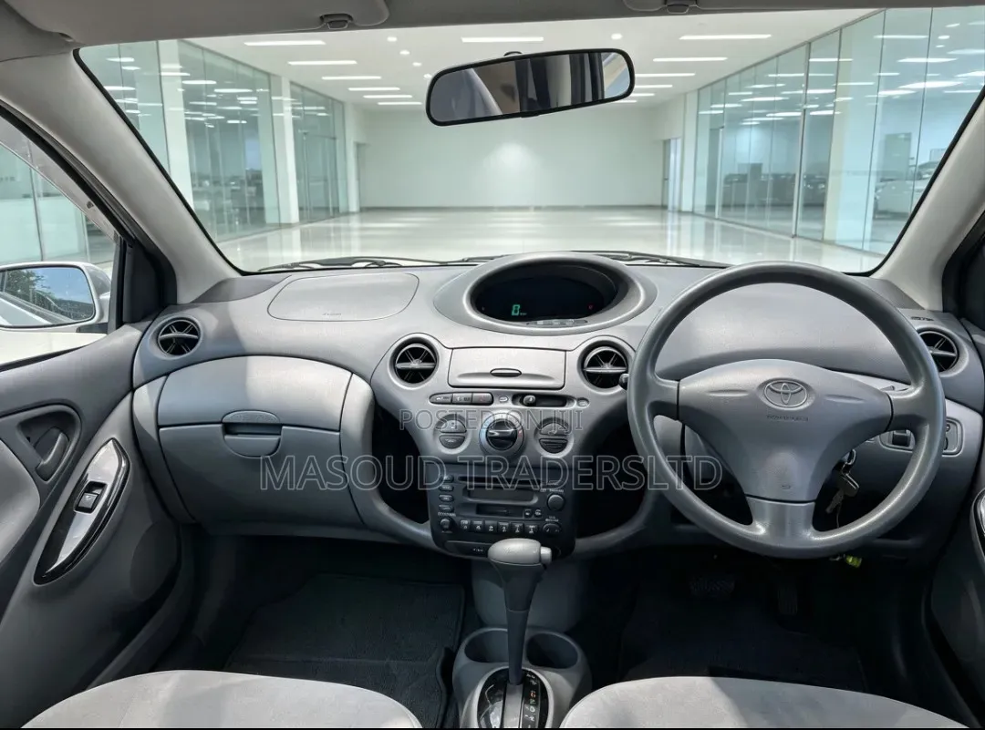 Toyota Vitz 2000