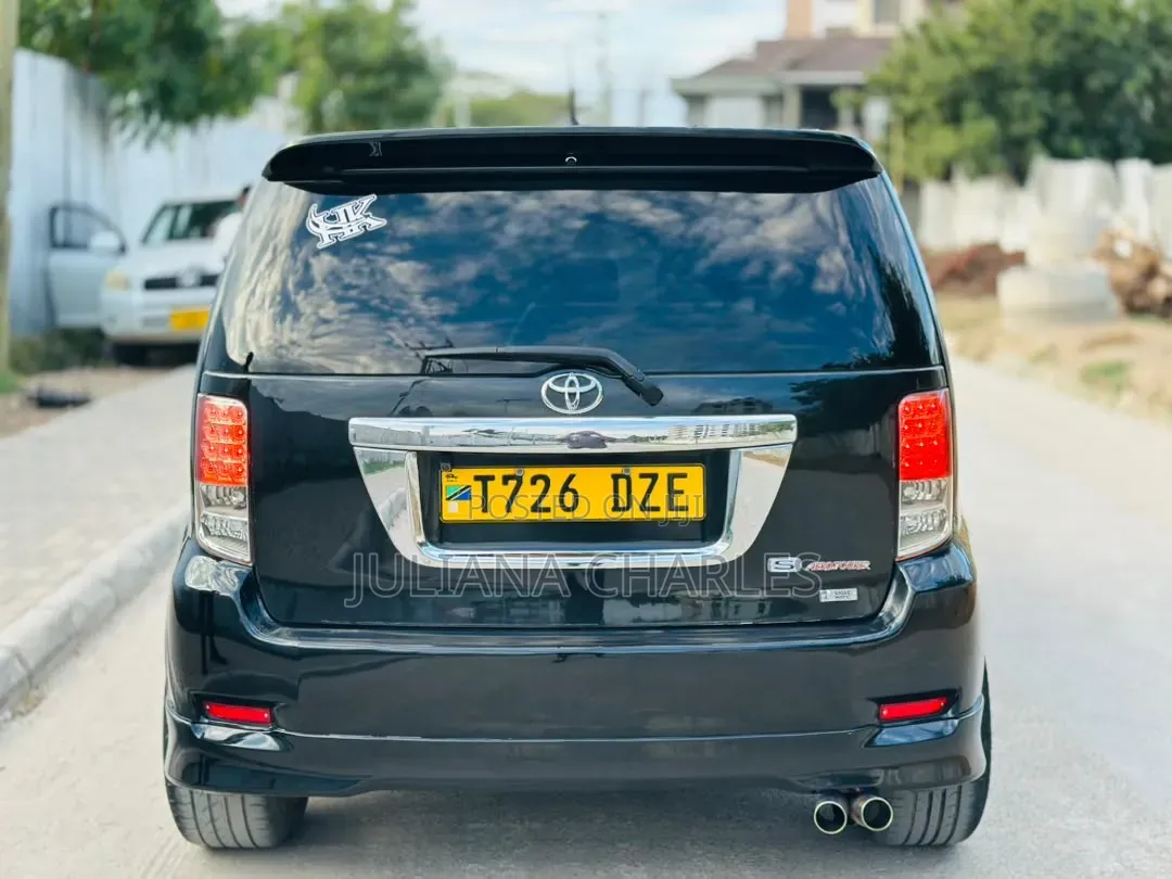 Toyota Rumion 1.5 FWD 2023 Black