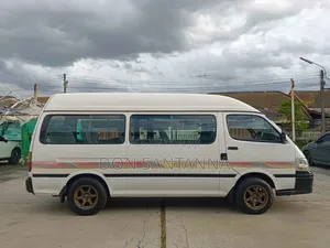 Toyota HiAce 2004 White