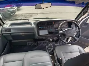 Toyota HiAce 2004 White