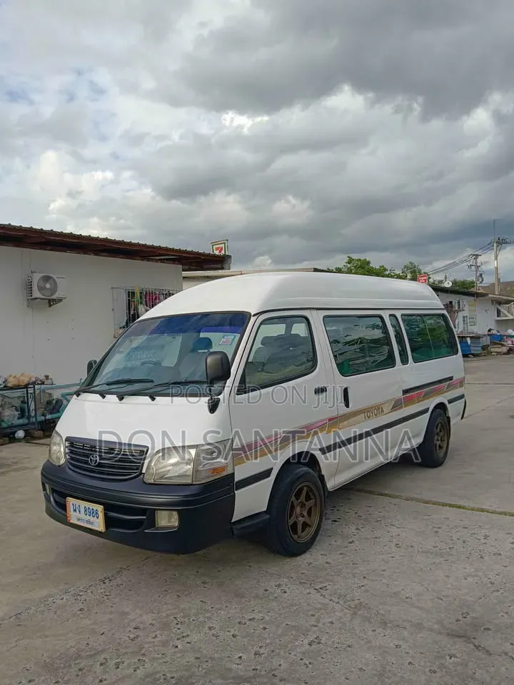 Toyota HiAce 2004 White