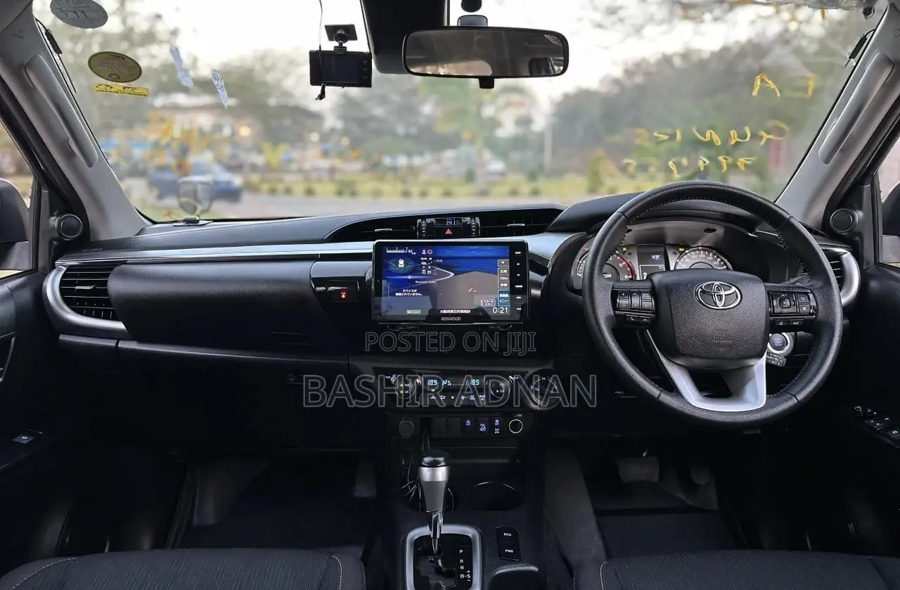 Toyota Hilux 2023 Green
