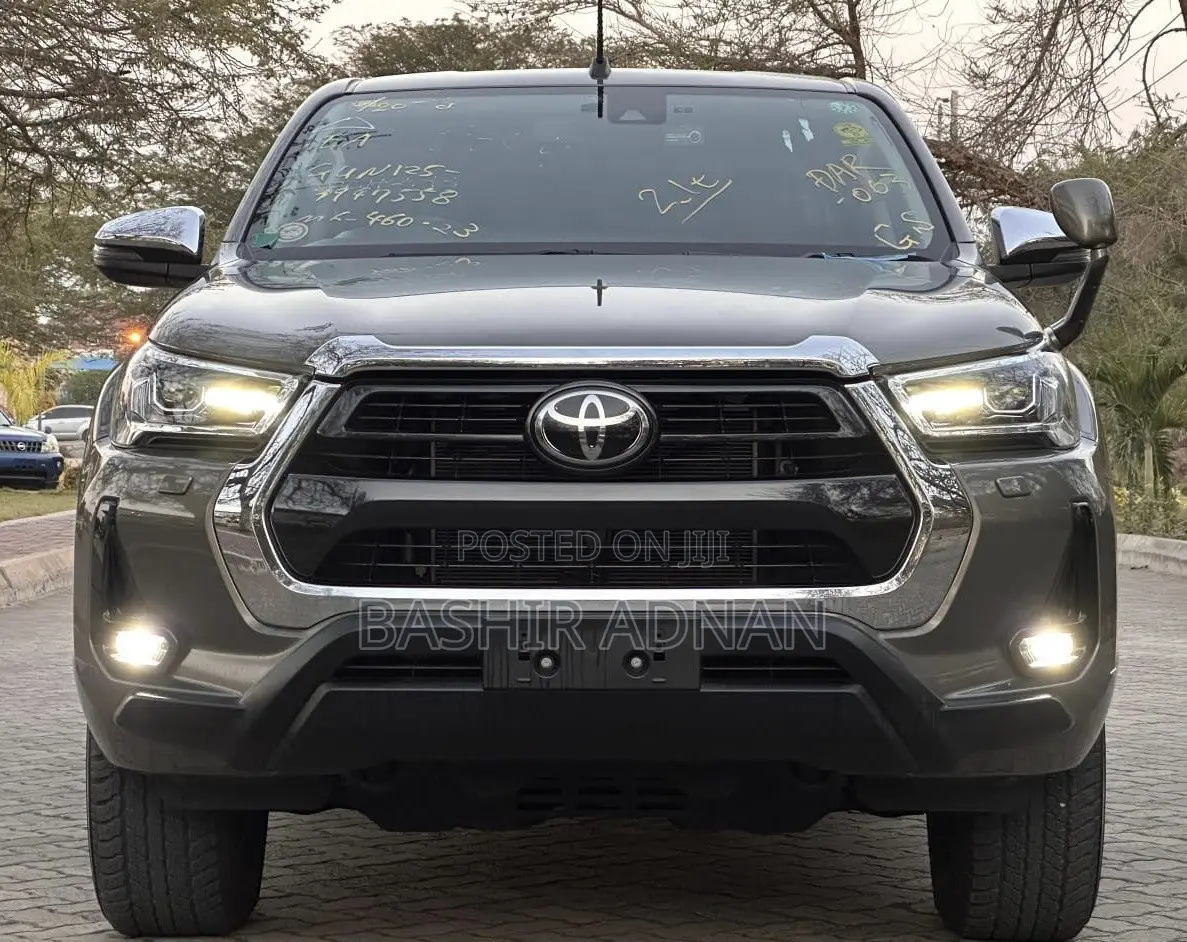 Toyota Hilux 2023 Green