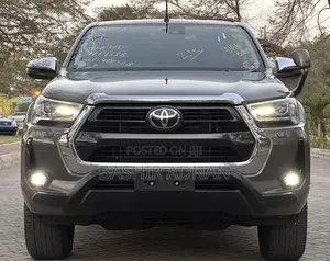 Toyota Hilux 2023 Green