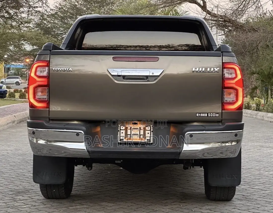 Toyota Hilux 2023 Green